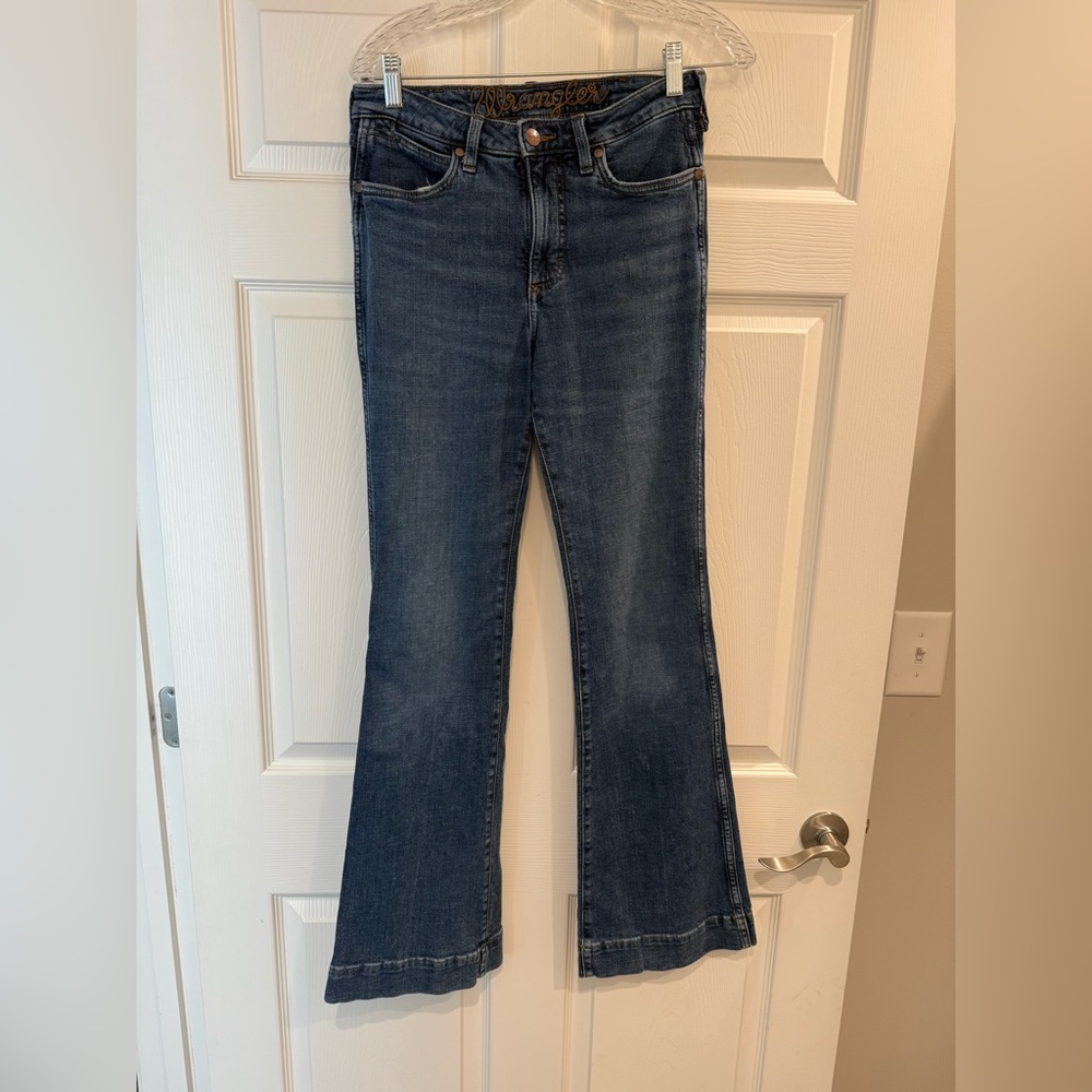 Wrangler Women’s Size 27 x 34 High-rise Flare Jeans No Distressing